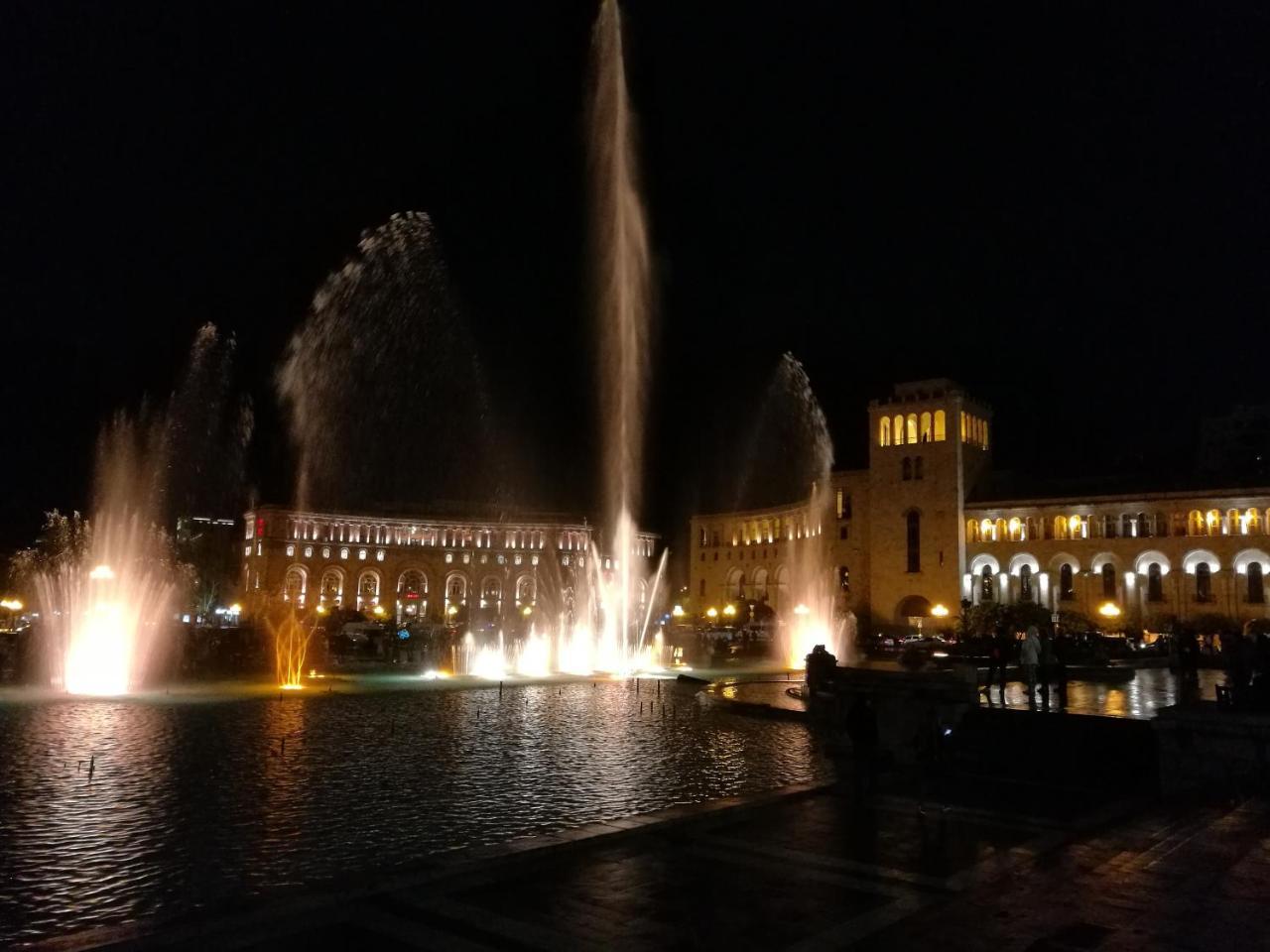 Апартаменты #1 в центре города Ереван Экстерьер фото