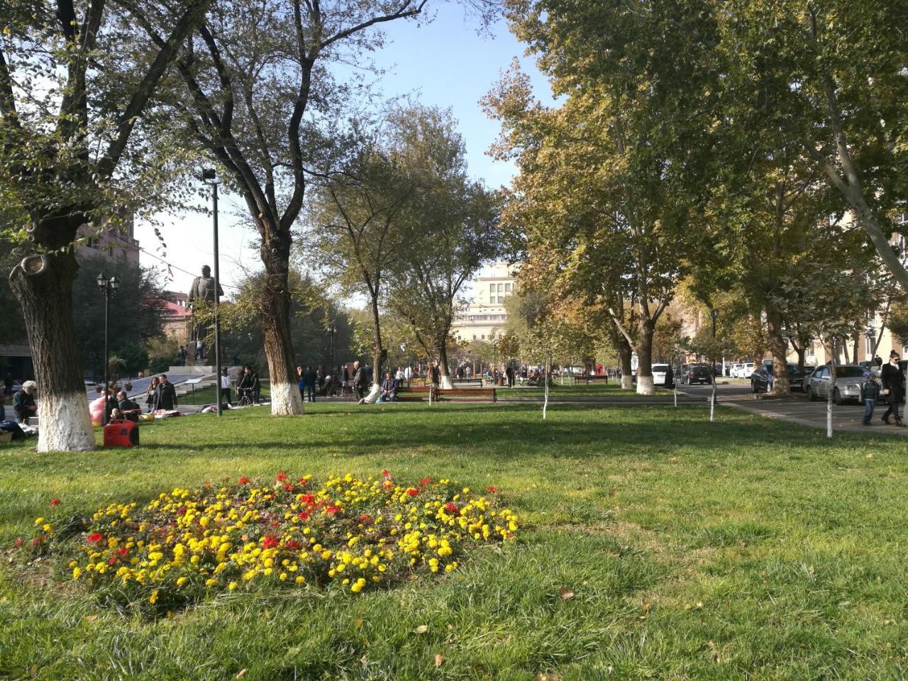 Апартаменты #1 в центре города Ереван Экстерьер фото
