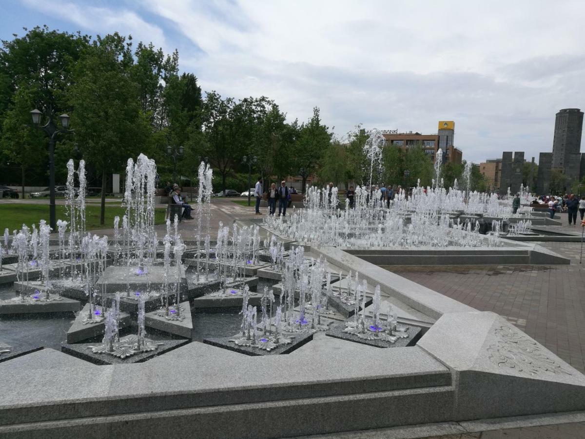 Апартаменты #1 в центре города Ереван Экстерьер фото